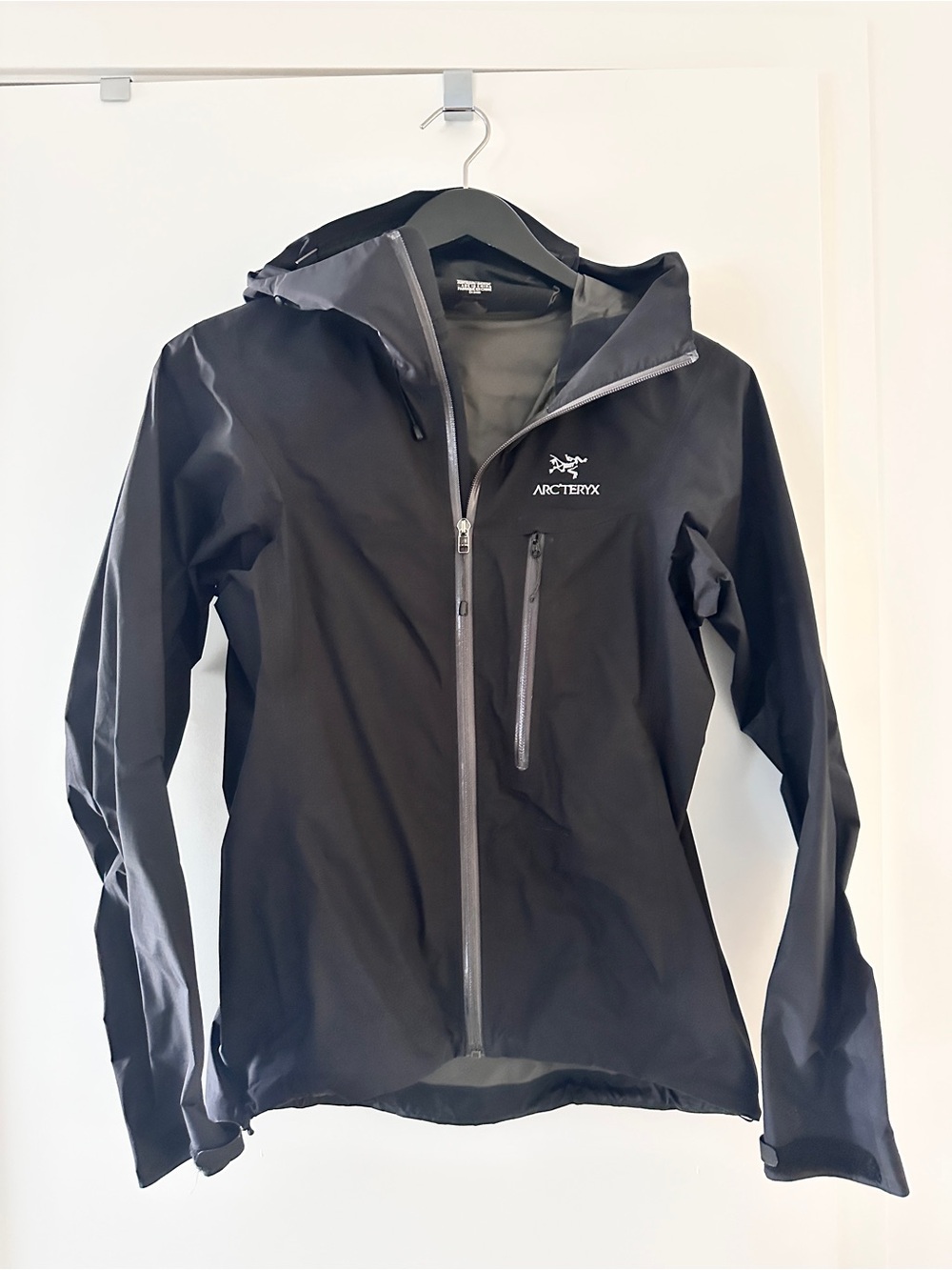 Arc'teryx Women's Black Waterproof Hooded Jacket - Small